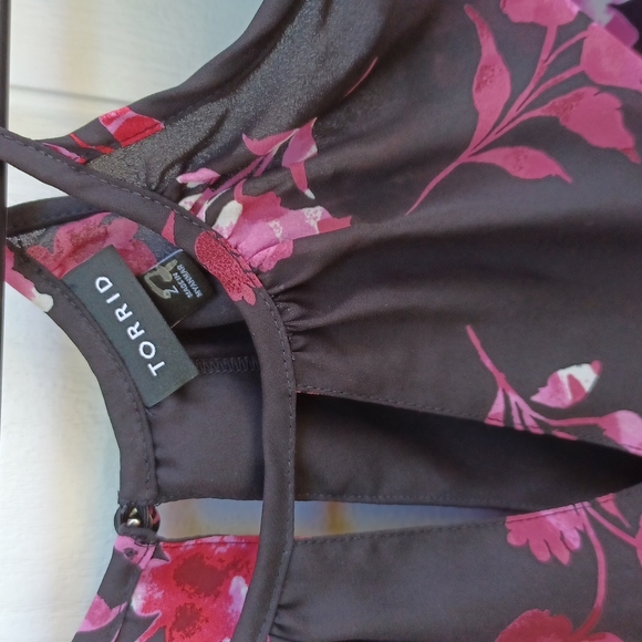 TORRID Plus Size Floral Top Sz 2X - Picture 4 of 5